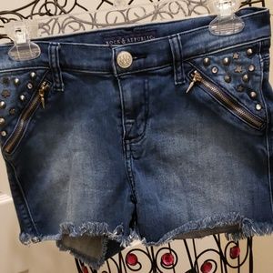 Rock & Republic Sz 4 Jean shorts with Detail